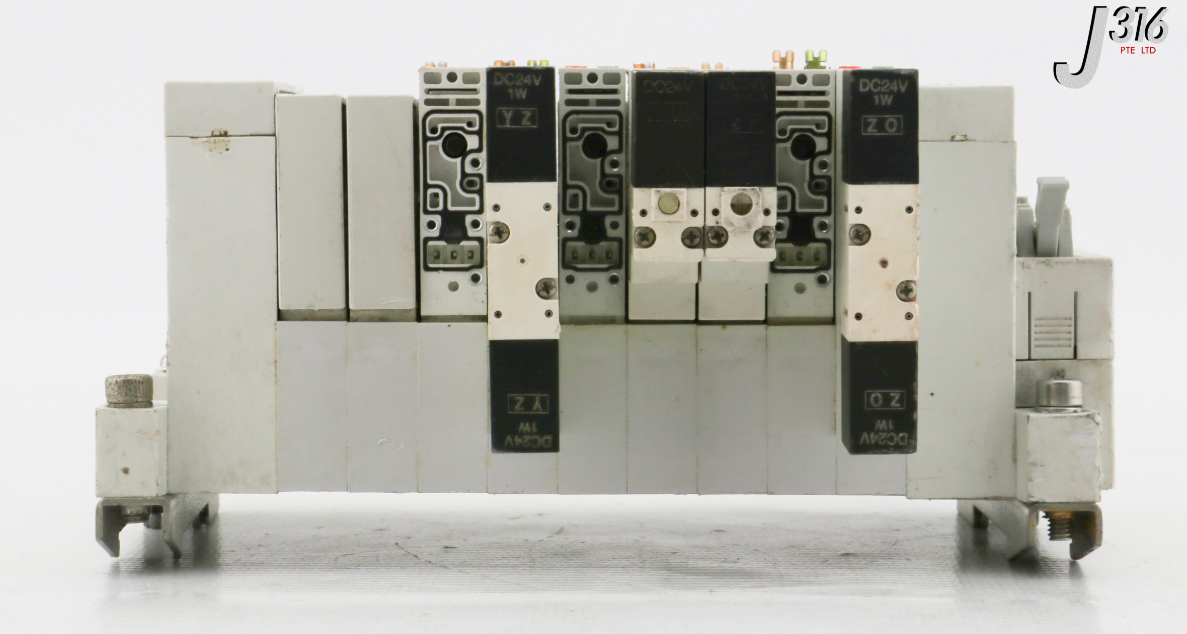 HIGH ＆ LOW 32262 SMC 9-SLOT MANIFOLD TERMINAL VALVE VV5011-P-0003USL | eBay